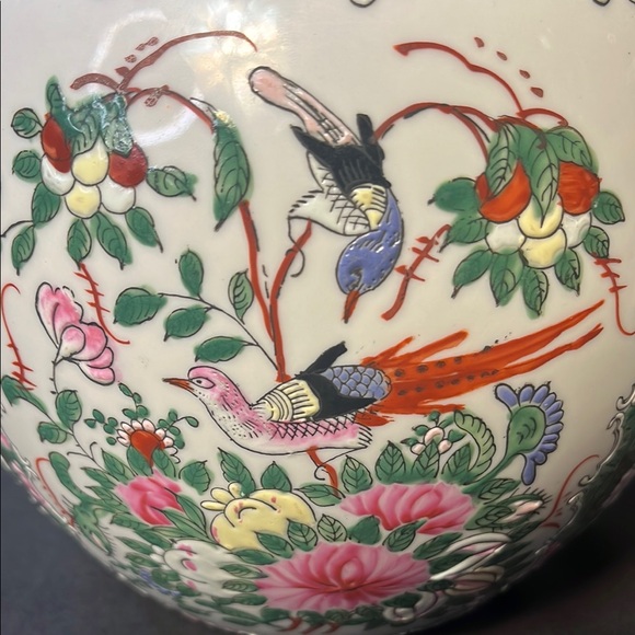 Green and White Ceramic Art Ginger Jar with Floral Motifs - Picture 14 of 16